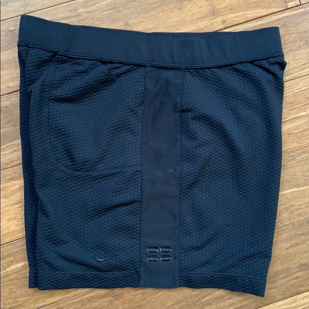 βοΈ 3/$36 or 2/$30 NIKE Womenβs Sphere Dry Solid Black Sz S 4-6